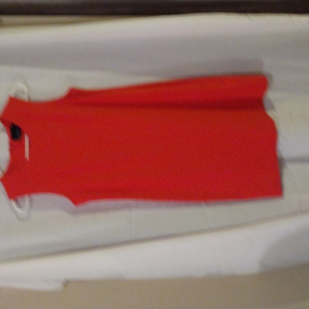 Gorgeous coral color size 4 Cynthia Rowley sleeveless sheath dress
